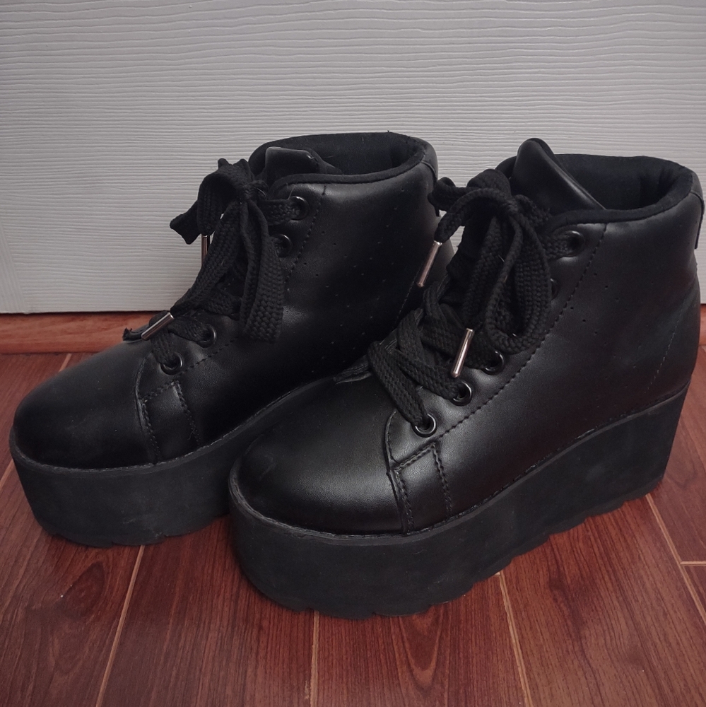 YRU Lala High Platform Sneakers